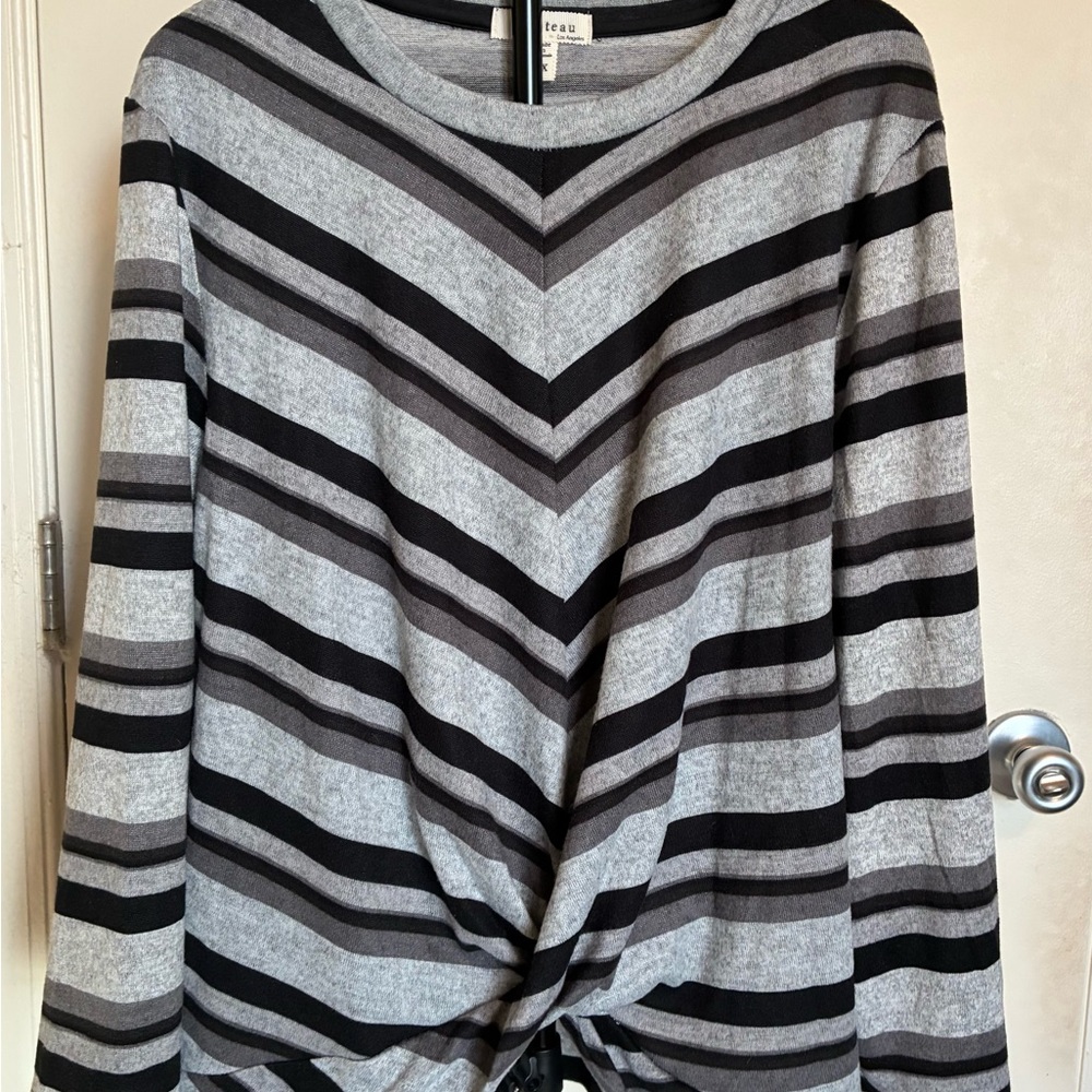 Monteau los angeles Gray & Black Striped Twist-Front Sweater Soft Stretchy 1X